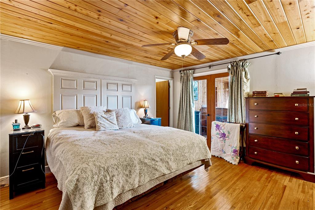 9504 Fort King Road Dade City, FL 33525 - Photo 14 of 51 a bedroom with a bed and a dresser