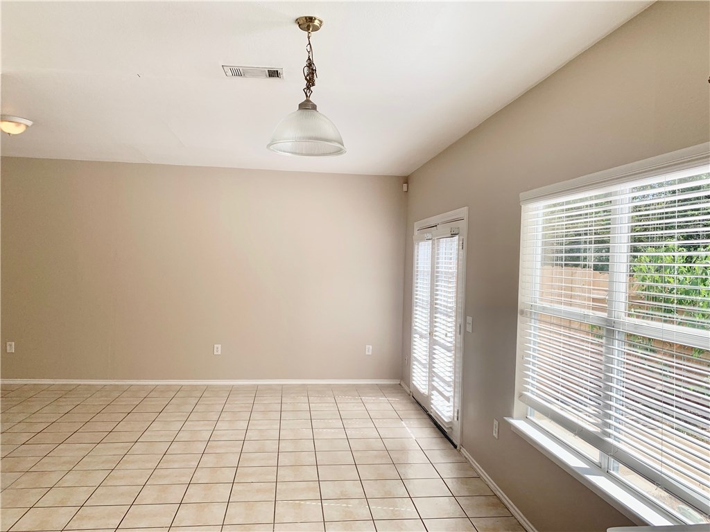 1121 Terry Drive, Unit B Austin, TX 78721 - Photo 5 of 26