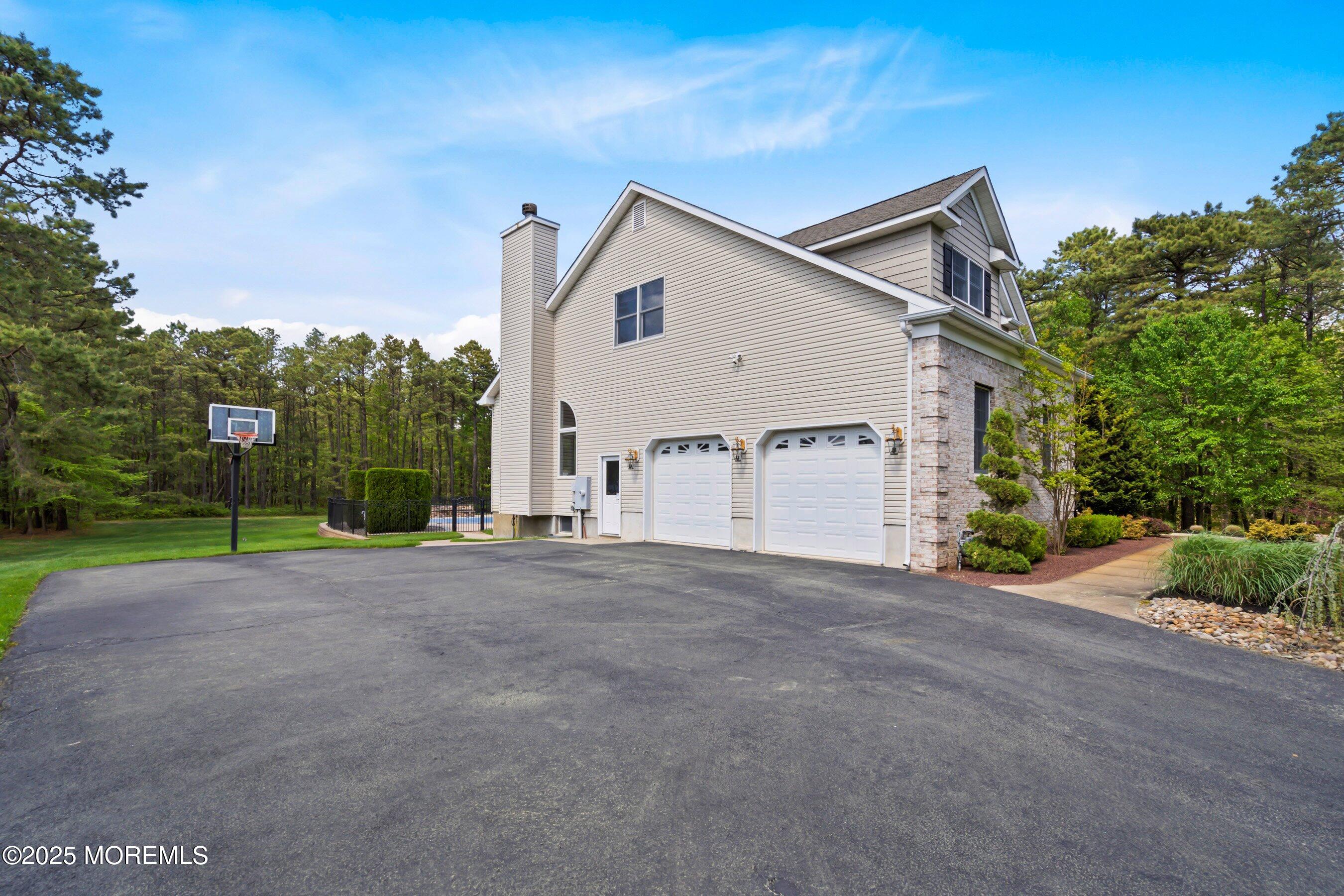 764 Reed Road Jackson, NJ 08527 - Photo 4 of 57 04-Driveway and Garage