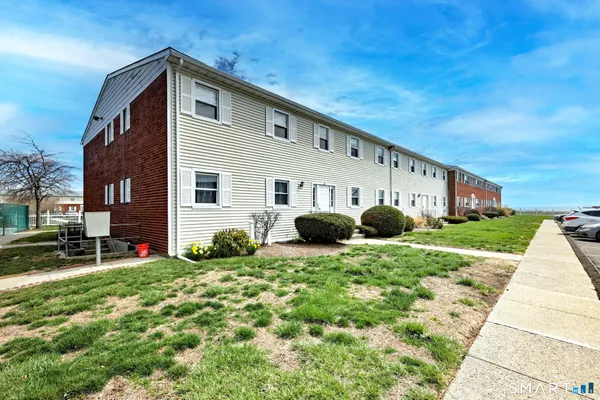 $379,999 | 65 East Broadway, Unit B, Milford, CT 06460