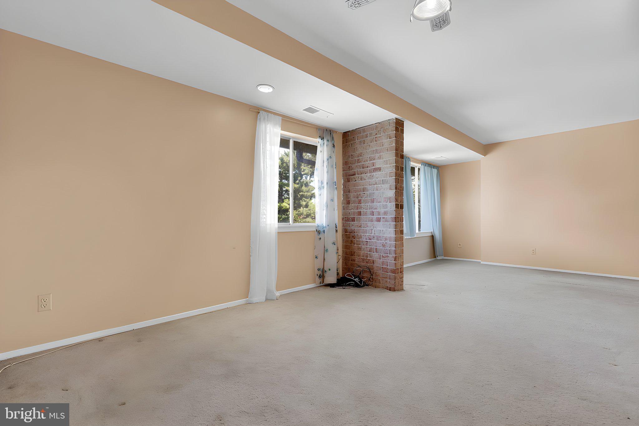 19309 Club House Road, Unit 19309 Gaithersburg, MD 20886 - Photo 8 of 24 an empty room with windows