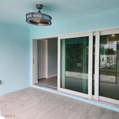 a view of livingroom with furniture