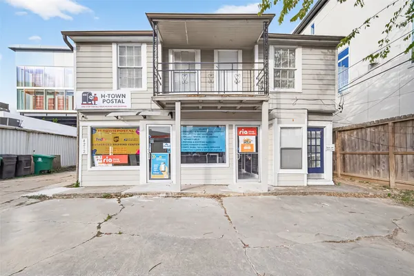 a house view with outdoor space