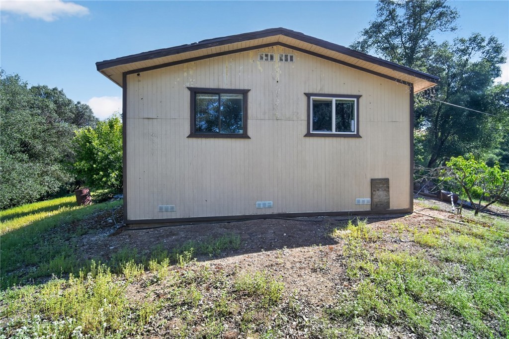 3804 Owl Creek Road Mariposa, CA 95338 - Photo 5 of 18 a view of backyard of house with trees