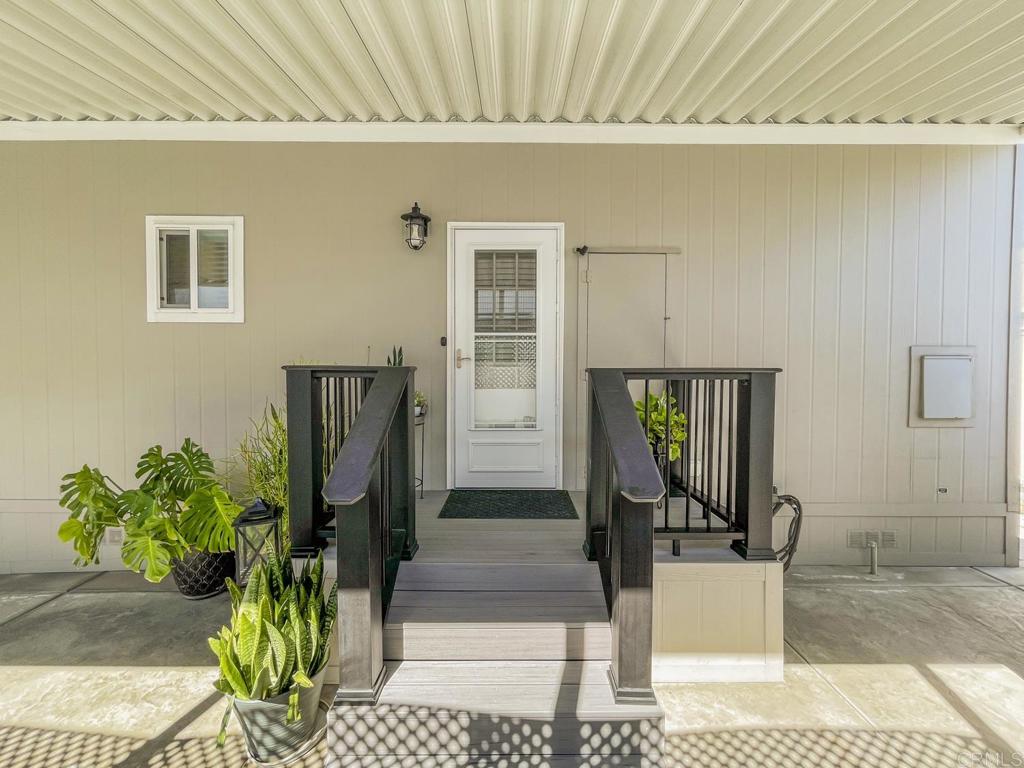 8545 Mission Gorge Road, Unit SPC 211 Santee, CA 92071 - Photo 6 of 33 a dining room with furniture