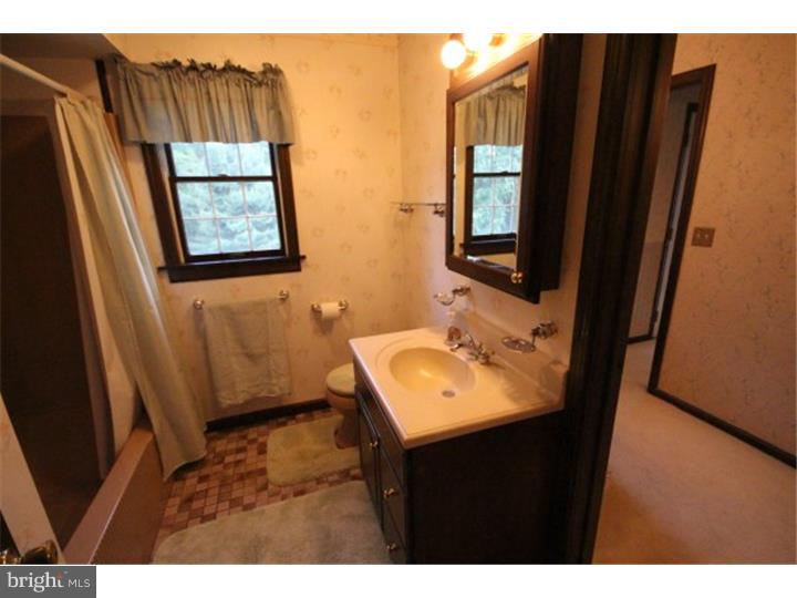 333 Sharon Road Hightstown, NJ 08520 - Photo 17 of 25 Bathroom