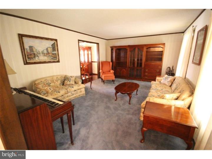 333 Sharon Road Hightstown, NJ 08520 - Photo 4 of 25 Living Room