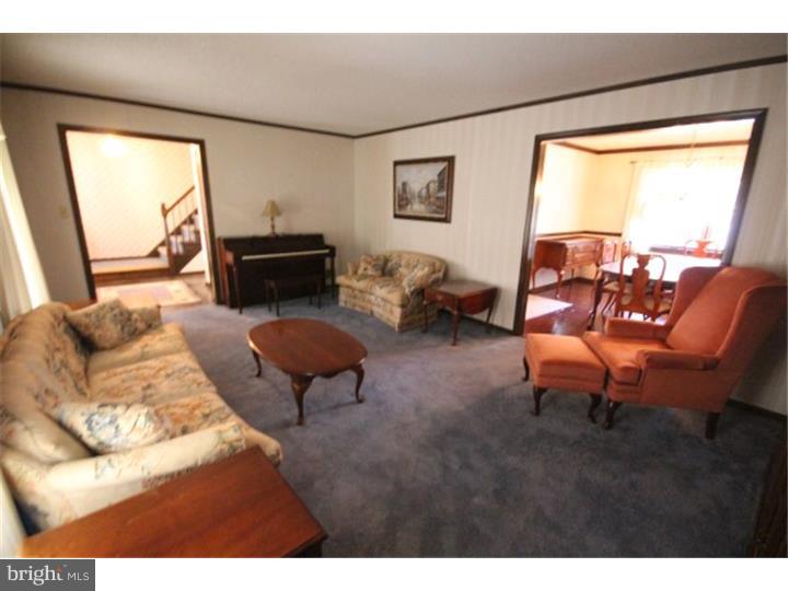 333 Sharon Road Hightstown, NJ 08520 - Photo 5 of 25 Living Room