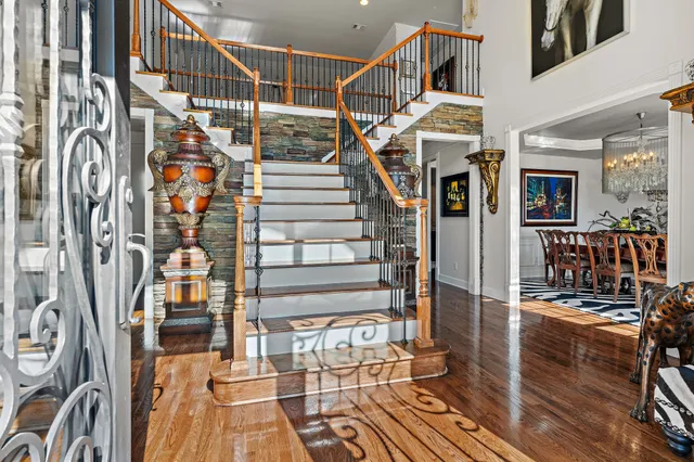 a view of entryway with a front door