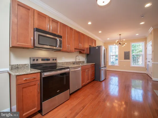 $3,200 | 648 Newton Place Northwest, Unit 2, Washington, DC 20010