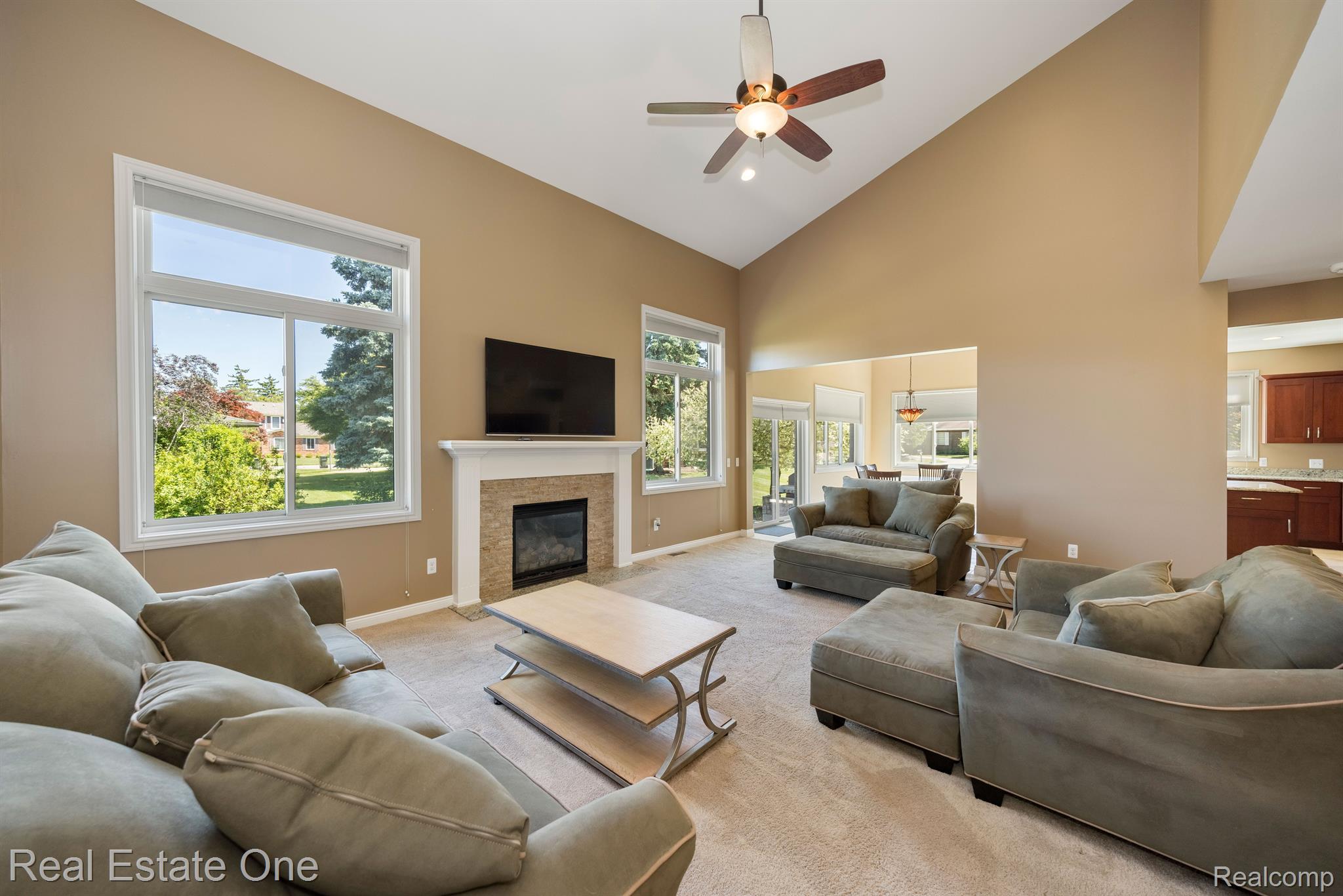 630 Lockmoore Court Rochester, MI 48307 - Photo 8 of 65 Gallery Image 8