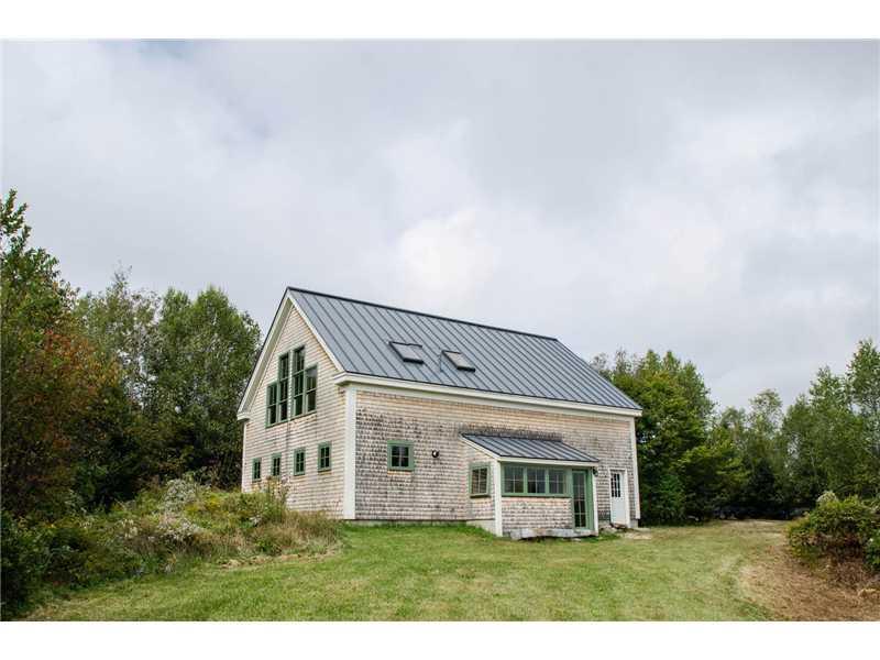 33 Cortland Road Freeport, ME 04032 - Photo 1 of 25 Exterior Back.