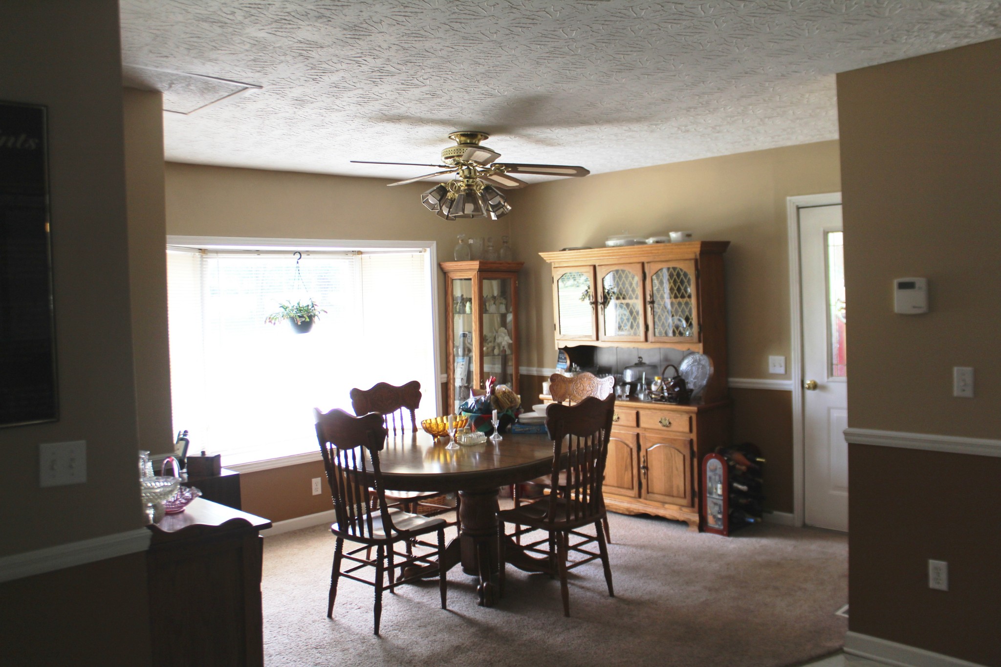 3847 Shellsford Road McMinnville, TN 37110 - Photo 11 of 34 a view of a dining room with furniture and chandelier
