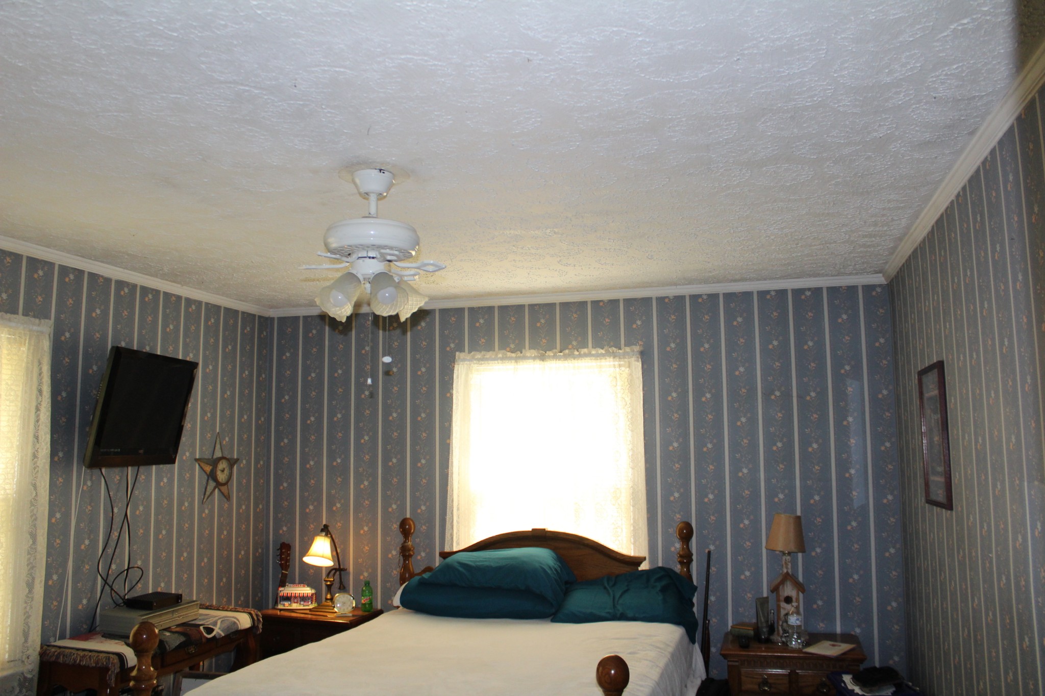3847 Shellsford Road McMinnville, TN 37110 - Photo 15 of 34 a bedroom with furniture and a window