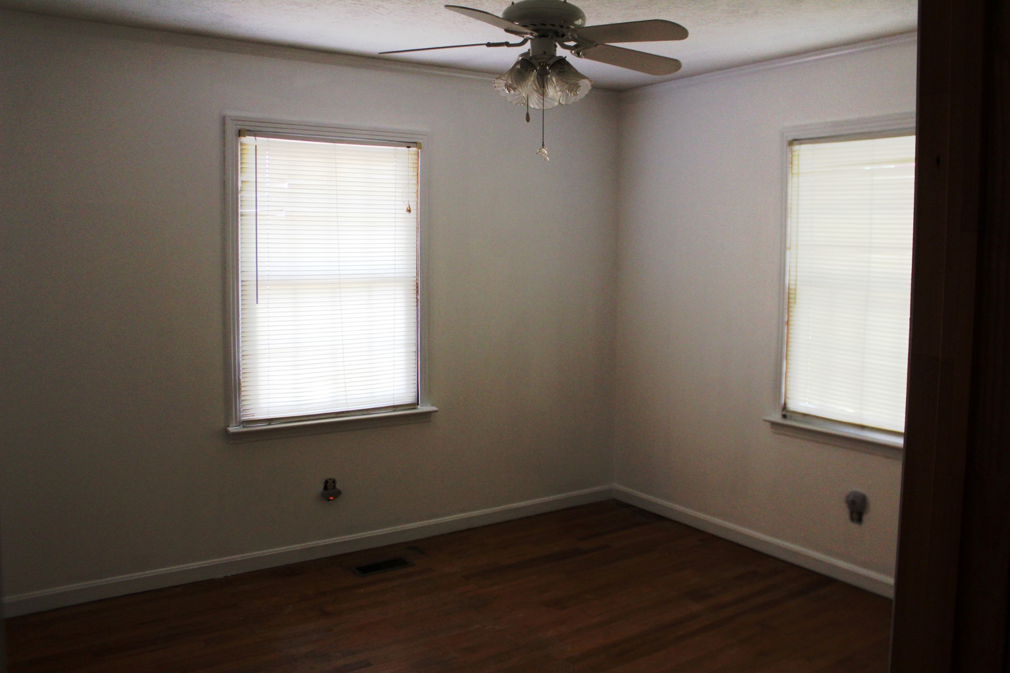 3847 Shellsford Road McMinnville, TN 37110 - Photo 17 of 34 an empty room with a window