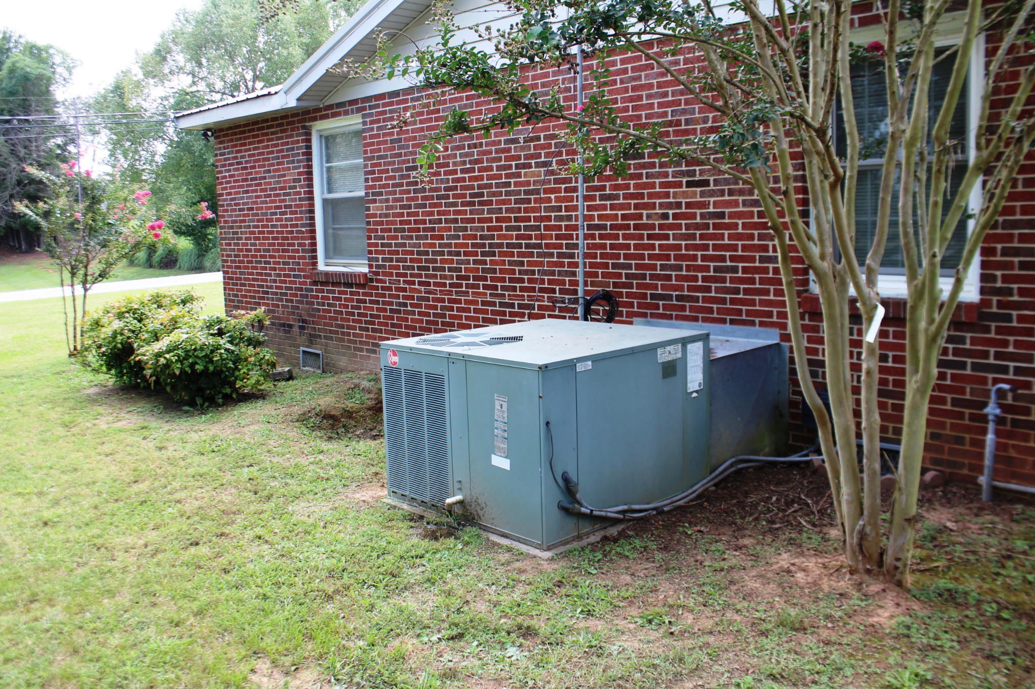 3847 Shellsford Road McMinnville, TN 37110 - Photo 20 of 34 a brick house with a yard