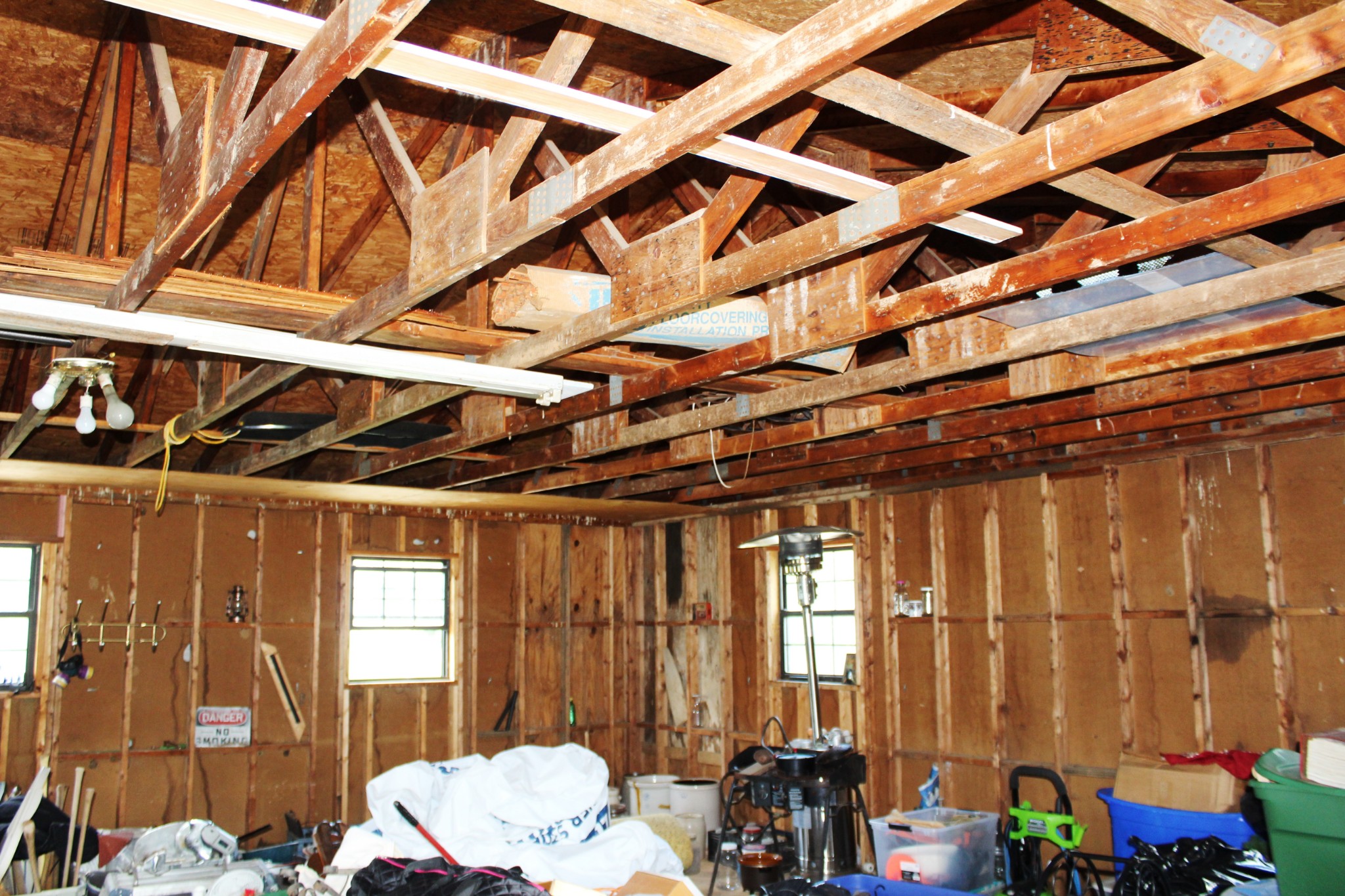 3847 Shellsford Road McMinnville, TN 37110 - Photo 26 of 34 a room with furniture and a window