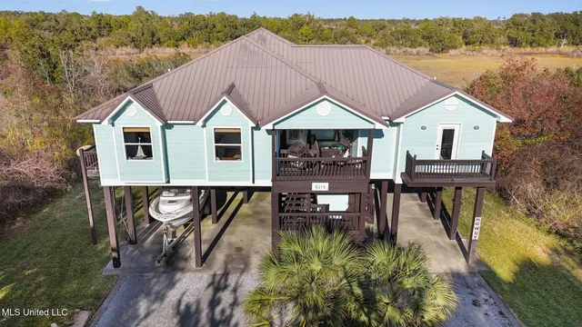 $695,000 | 8216 Belle Fontaine Drive, Ocean Springs, MS 39564