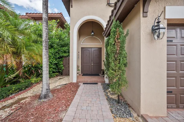 $889,000 | 8755 Northwest 102nd Court, Doral, FL 33178