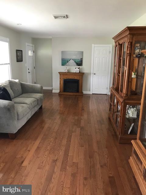 14 Sandy Acres Road Cambridge, MD 21613 - Photo 3 of 16 Living Room