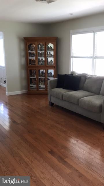 14 Sandy Acres Road Cambridge, MD 21613 - Photo 4 of 16 Living Room