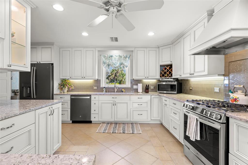 101 Shore Drive Dunedin, FL 34698 - Photo 11 of 96