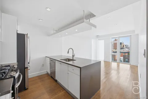 $689,000 | 21-24 30th Avenue, Unit 4A | Astoria