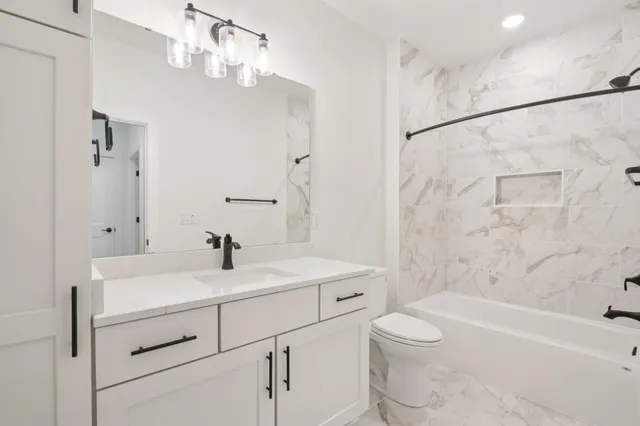 $599,900 | 2119 Bluestem Drive, Unit 201, Waukesha, WI 53188