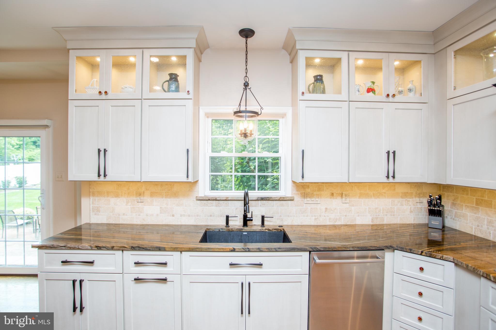 3879 Charter Club Drive Doylestown, PA 18902 - Photo 15 of 54 Upper cabinets w/lights and seeded glass doors