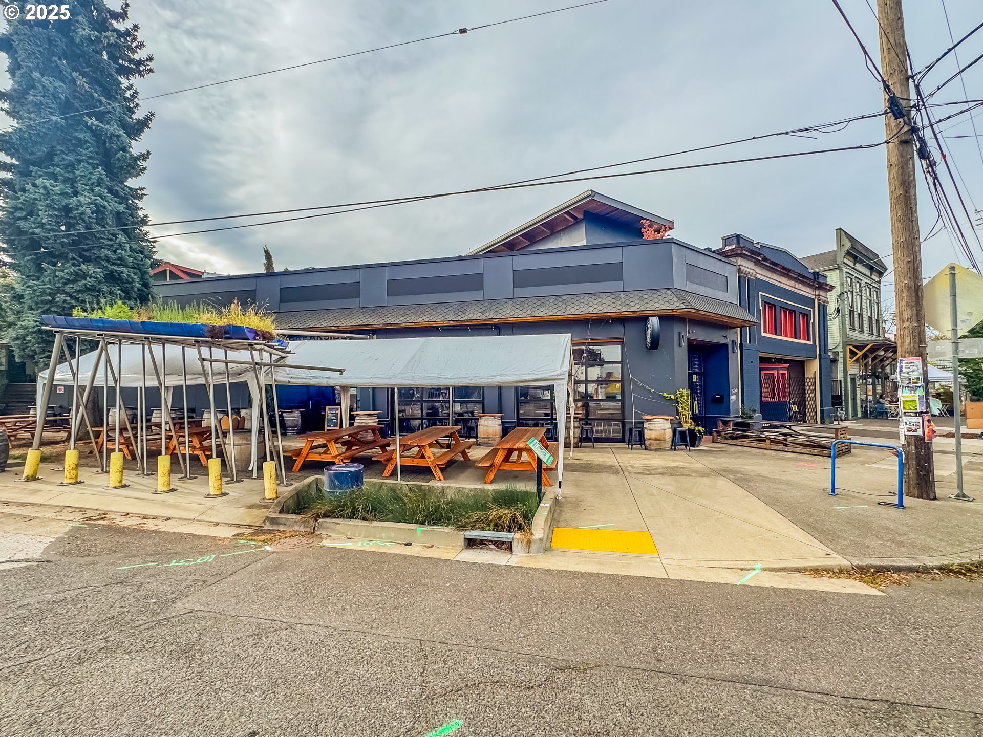 6802 Northeast 6th Avenue Portland, OR 97211 - Photo 21 of 23 a view of a building with a patio