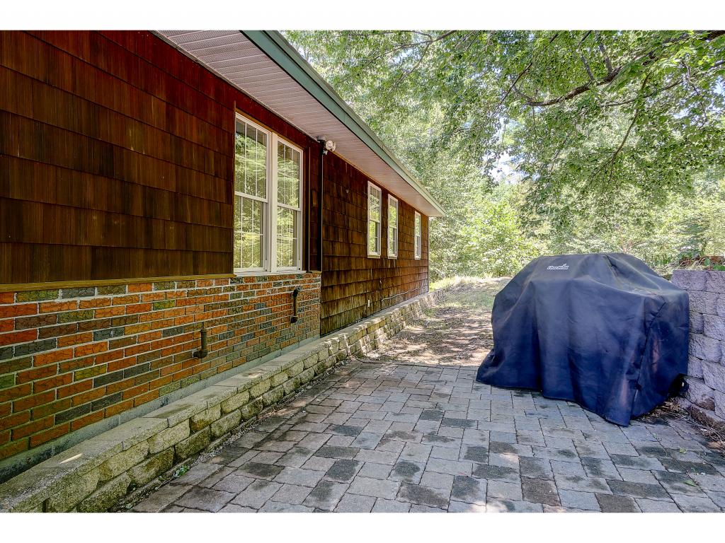 47 Greeley Road Pelham, NH 03076 - Photo 9 of 33 Gallery Image 9