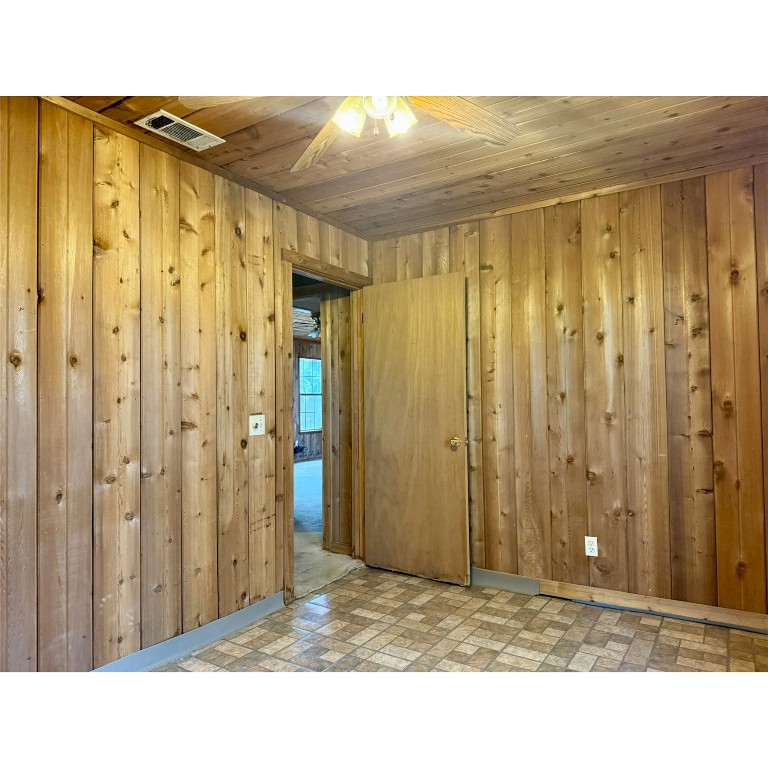 14456 Agarita Road Austin, TX 78734 - Photo 37 of 40 a black and white photo of a bathroom