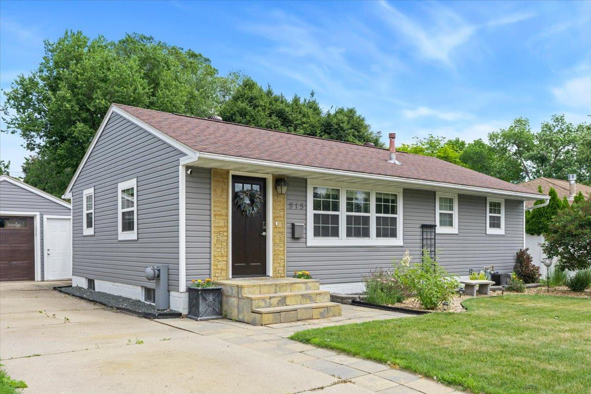 915 11 1/2 Street Southwest Rochester, MN 55902 - Photo 2 of 31