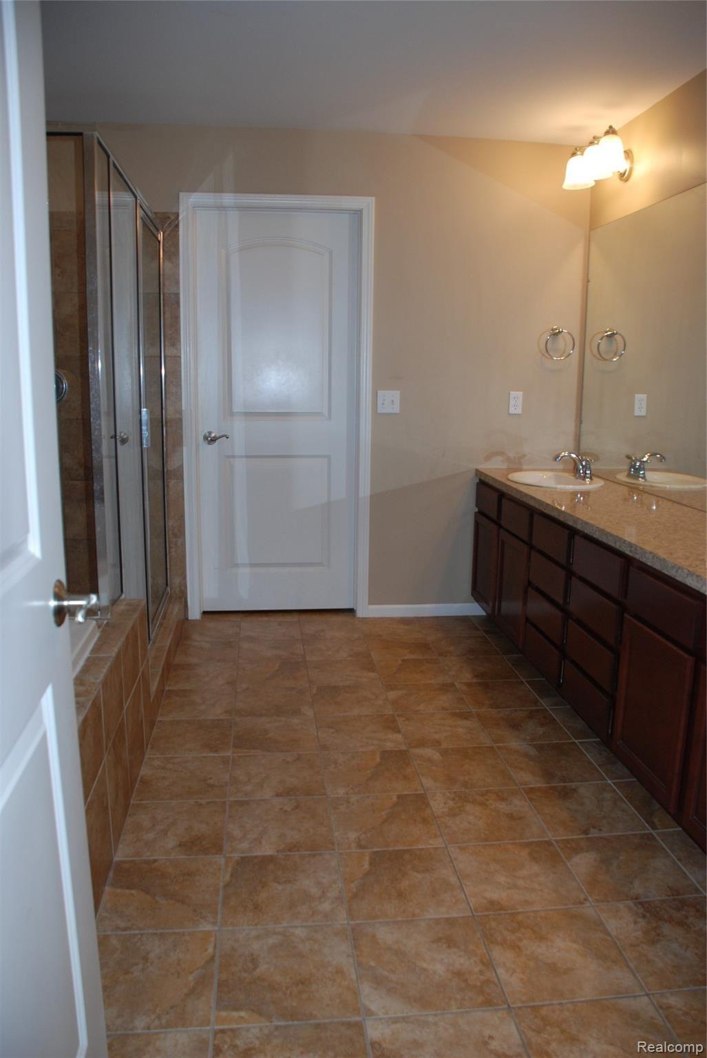 3535 Hogan Circle Rochester, MI 48307 - Photo 22 of 43 DSC_0017.JPG