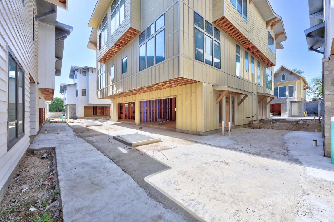 1408 West 9th Street, Unit 504 Austin, TX 78703 - Photo 3 of 15 a front view of a building