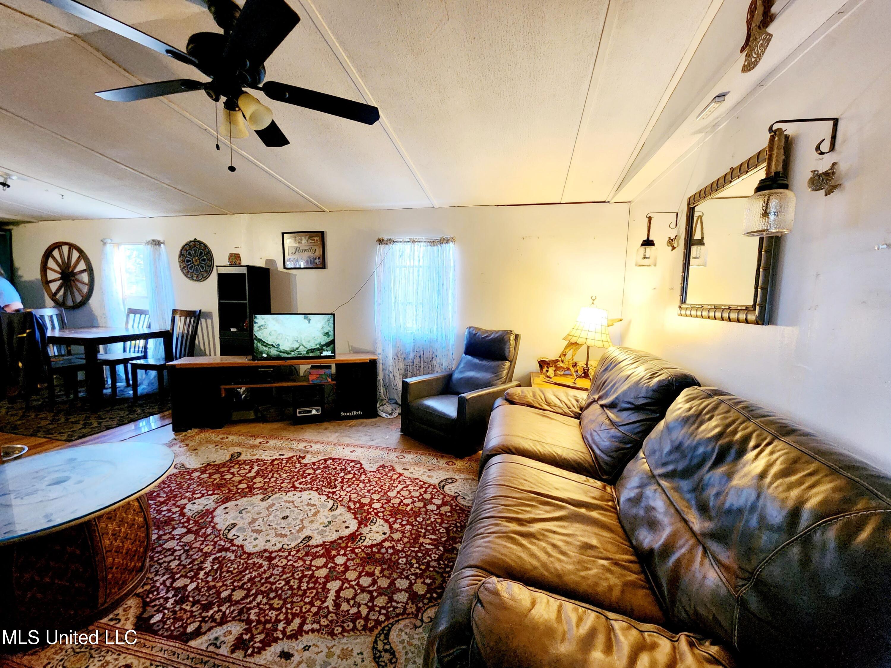 1621 Highway 469 South Florence, MS 39073 - Photo 4 of 26 20240110_145758