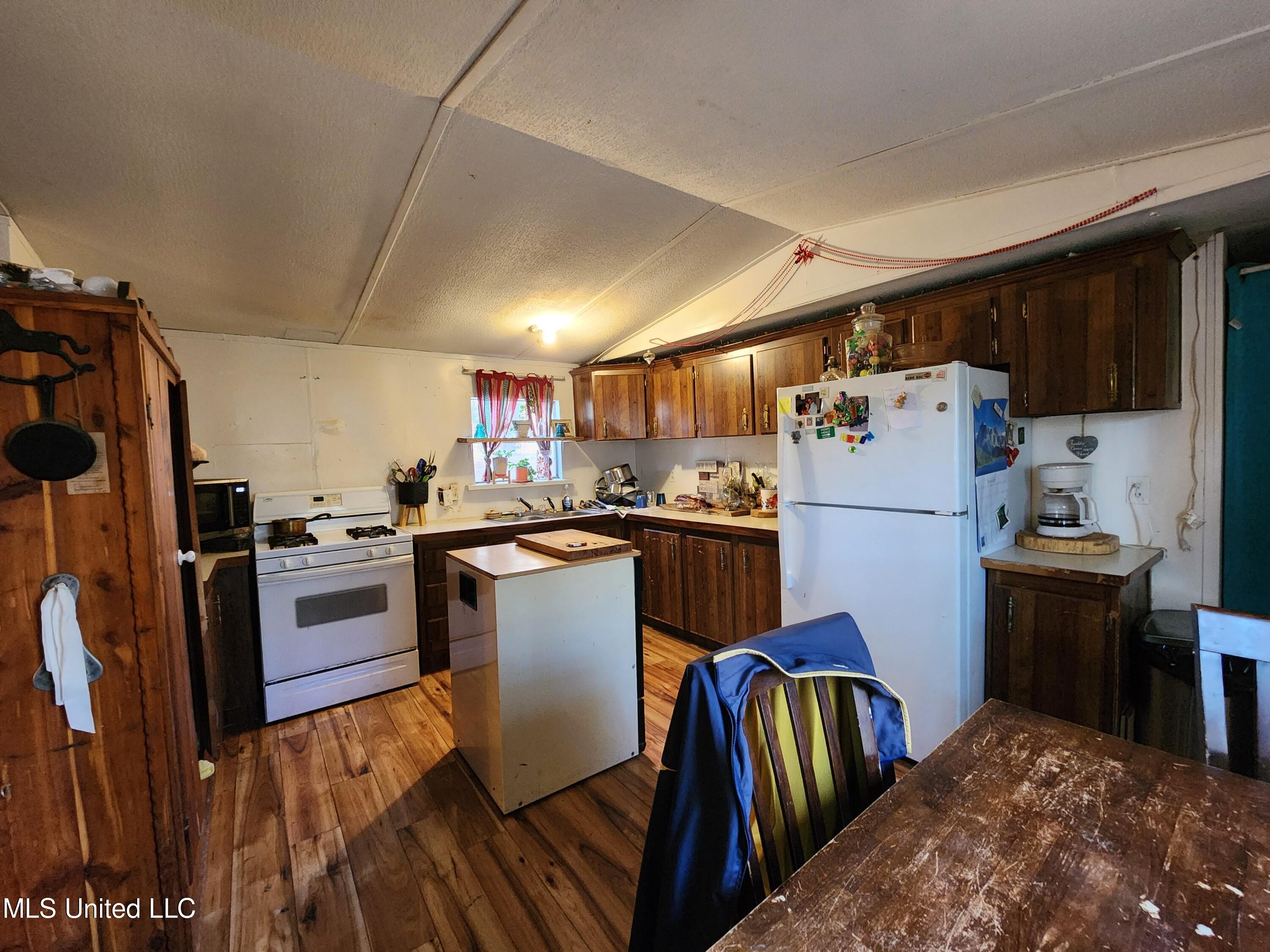 1621 Highway 469 South Florence, MS 39073 - Photo 10 of 26 20240110_145857