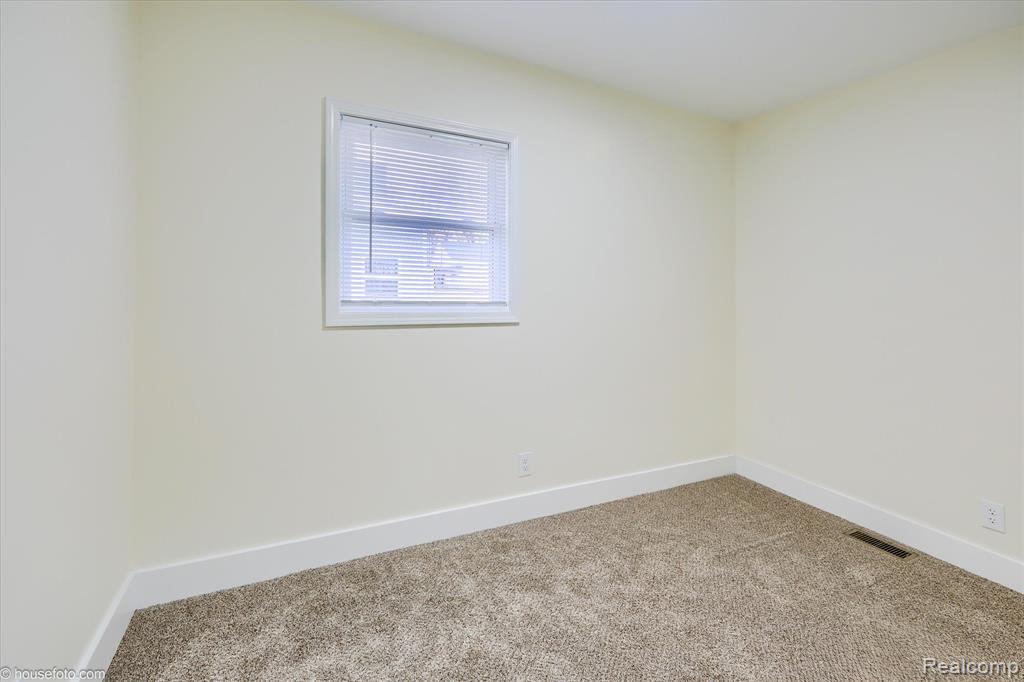 2127 Kenneth Street Burton, MI 48529 - Photo 34 of 49