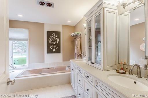 36585 Valley Ridge Drive Farmington, MI 48331 - Photo 36 of 49 Master Bath