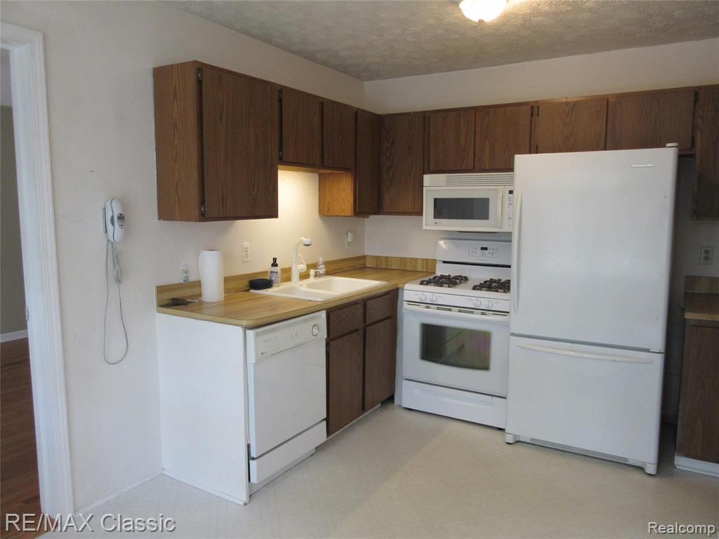 10415 Maple Road Hartland, MI 48353 - Photo 5 of 23