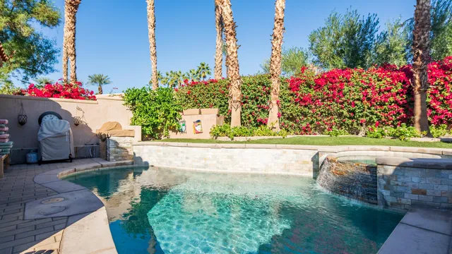 a view of a tennis court