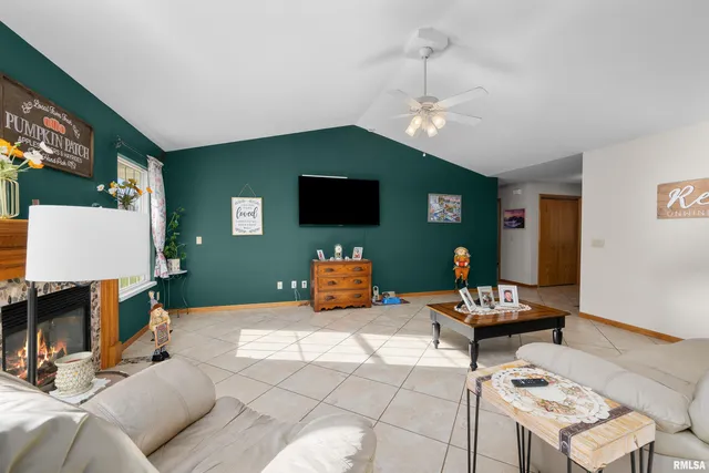 $305,000 | 605 East 13th Ave Court, Coal Valley, IL 61240