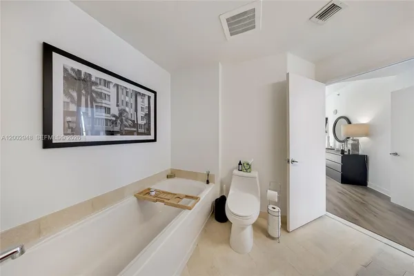 $4,690 | 1111 Southwest 1st Avenue, Unit 2719N, Miami, FL 33130
