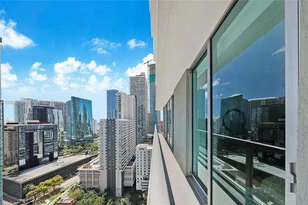 $4,690 | 1111 Southwest 1st Avenue, Unit 2719N, Miami, FL 33130