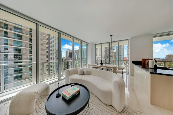 $4,690 | 1111 Southwest 1st Avenue, Unit 2719N, Miami, FL 33130