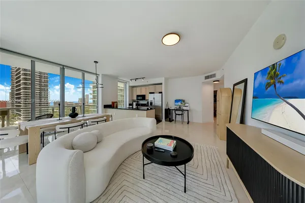 $4,690 | 1111 Southwest 1st Avenue, Unit 2719N, Miami, FL 33130