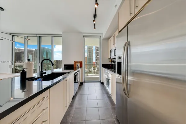 $4,690 | 1111 Southwest 1st Avenue, Unit 2719N, Miami, FL 33130