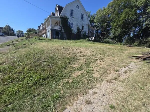 a view of a house with a yard