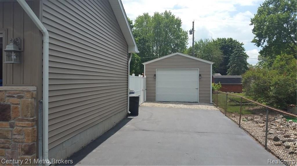 5242 East Carpenter Road Flint, MI 48506 - Photo 42 of 44