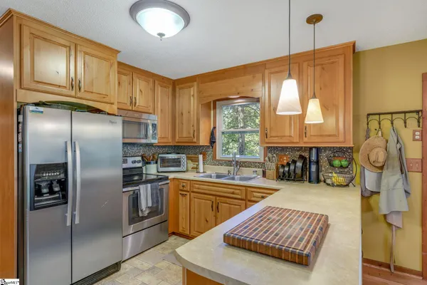 $449,000 | 262 Belvoir Drive, Pickens, SC 29671